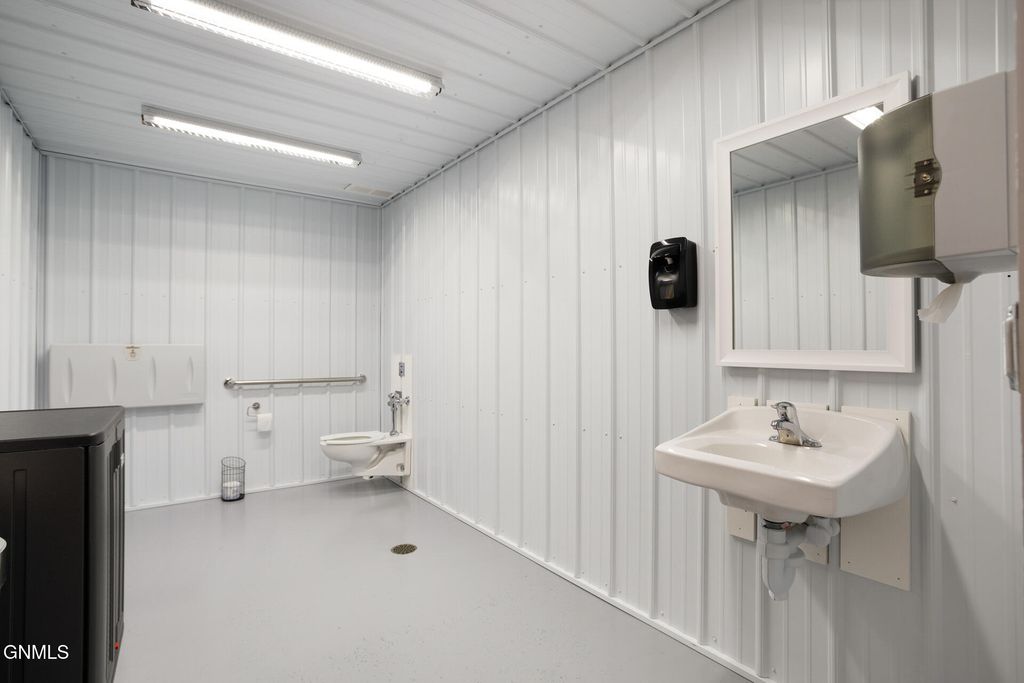 1619 Us-83, Garrison, ND 58540 photo 11