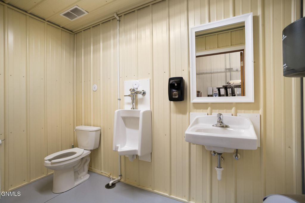 1619 Us-83, Garrison, ND 58540 photo 21