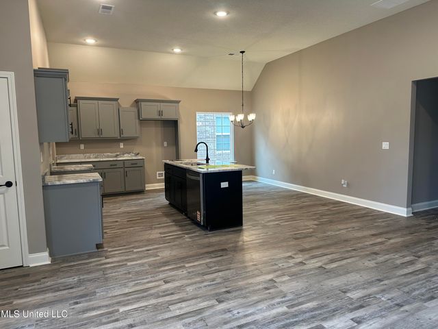 413 Country Garden Drive, Southaven, MS 38671