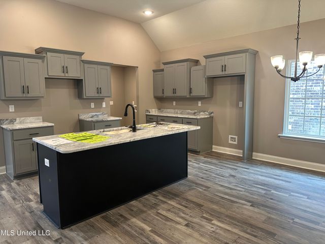 413 Country Garden Drive, Southaven, MS 38671