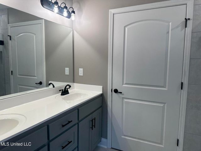 413 Country Garden Drive, Southaven, MS 38671