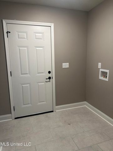 413 Country Garden Drive, Southaven, MS 38671