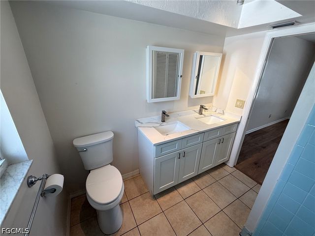 210 SE 1st TER, Cape Coral, FL 33990