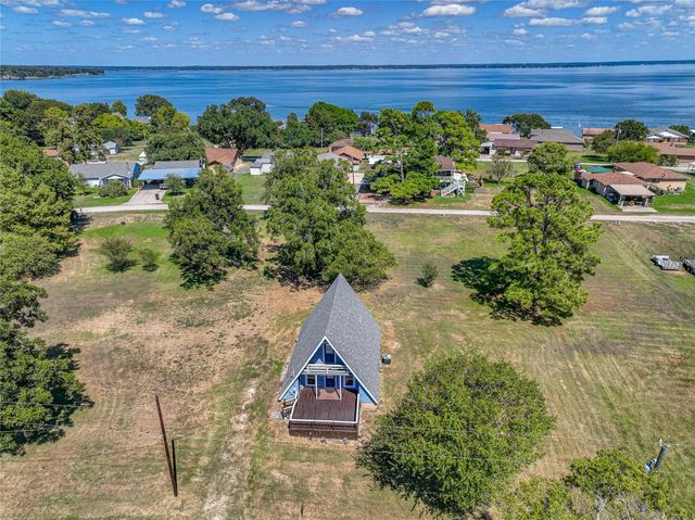 221 Crestmont Street, Point Blank, TX 77364