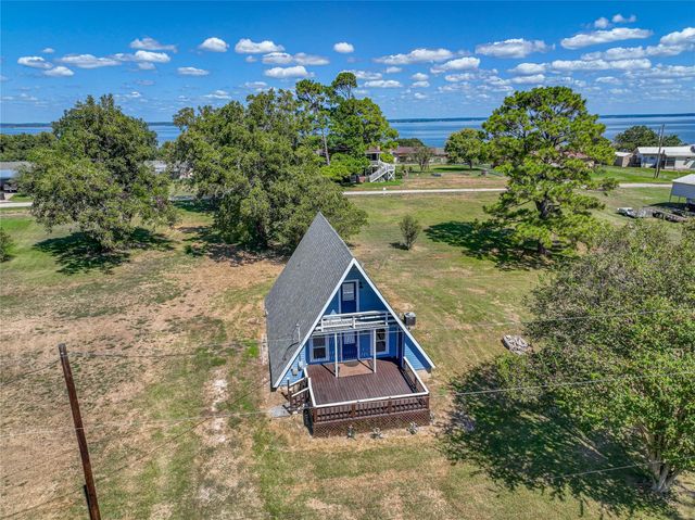 221 Crestmont Street, Point Blank, TX 77364
