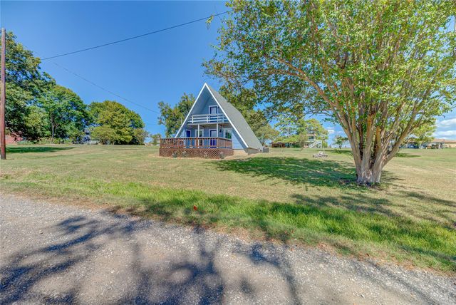 221 Crestmont Street, Point Blank, TX 77364