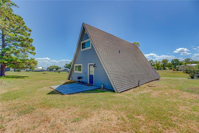 221 Crestmont Street, Point Blank, TX 77364