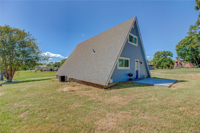 221 Crestmont Street, Point Blank, TX 77364