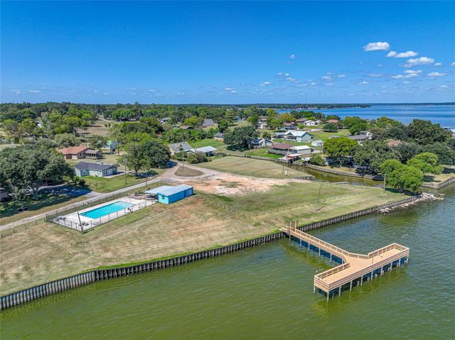 221 Crestmont Street, Point Blank, TX 77364