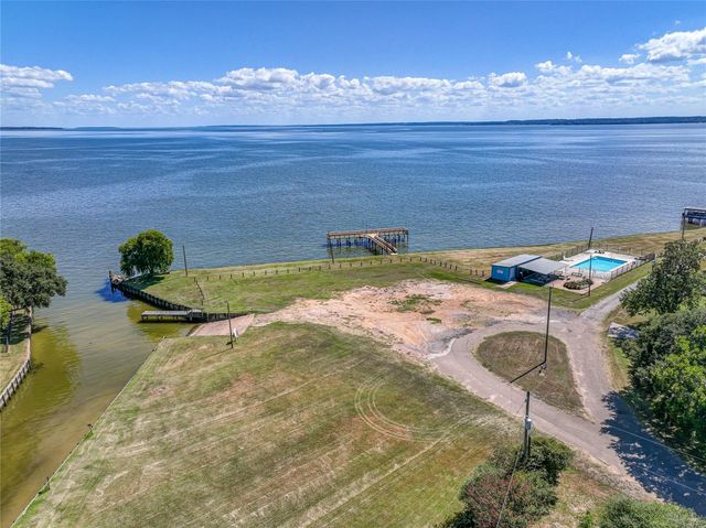 221 Crestmont Street, Point Blank, TX 77364