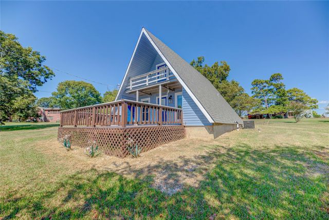 221 Crestmont Street, Point Blank, TX 77364