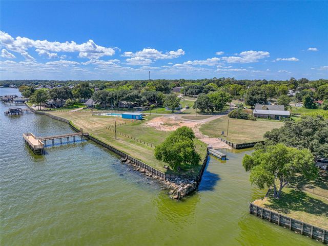221 Crestmont Street, Point Blank, TX 77364