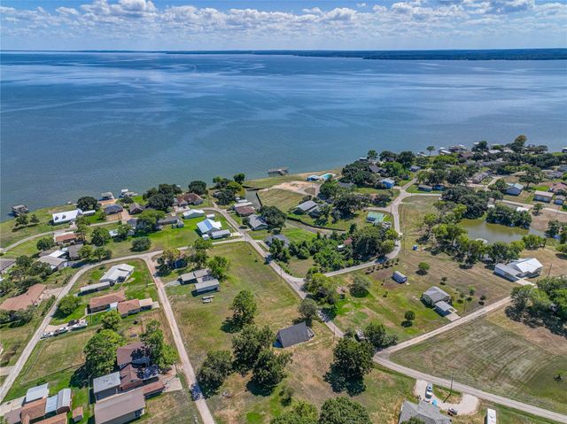 221 Crestmont Street, Point Blank, TX 77364