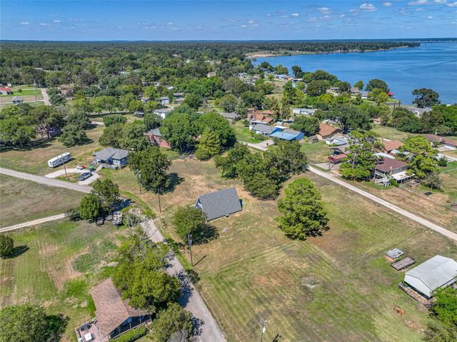 221 Crestmont Street, Point Blank, TX 77364