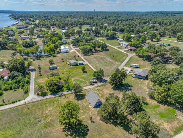 221 Crestmont Street, Point Blank, TX 77364