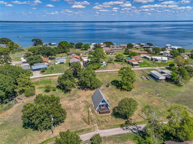 221 Crestmont Street, Point Blank, TX 77364