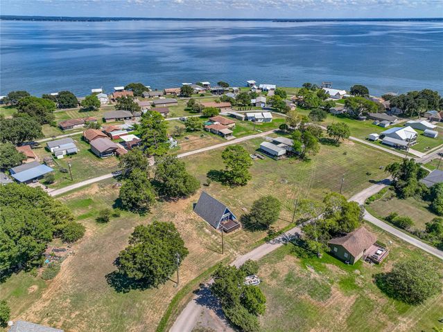 221 Crestmont Street, Point Blank, TX 77364