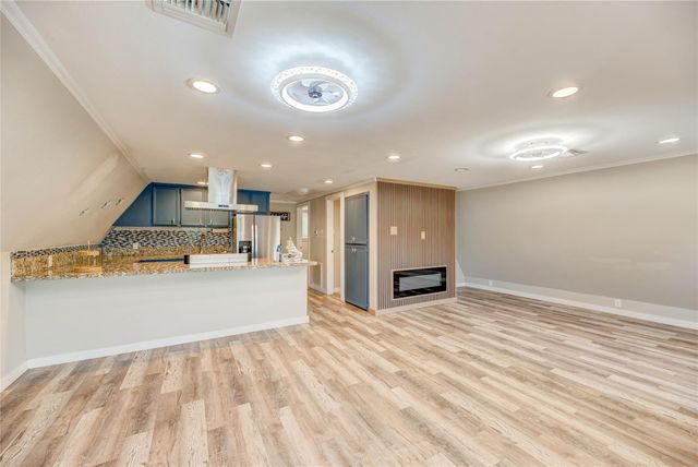 221 Crestmont Street, Point Blank, TX 77364