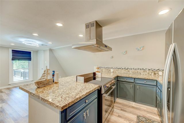 221 Crestmont Street, Point Blank, TX 77364