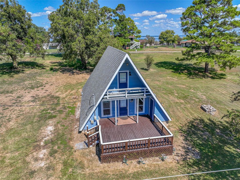 221 Crestmont Street, Point Blank, TX 77364