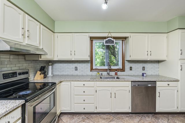 9 Crestmont Drive, Clifton Park, NY 12065