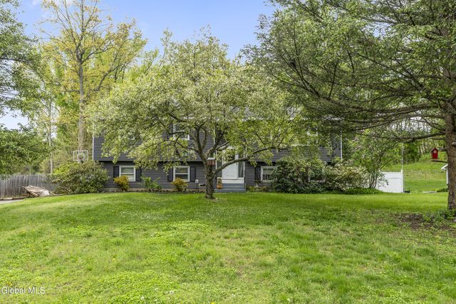 9 Crestmont Drive, Clifton Park, NY 12065