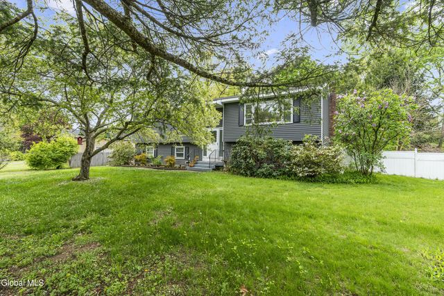 9 Crestmont Drive, Clifton Park, NY 12065