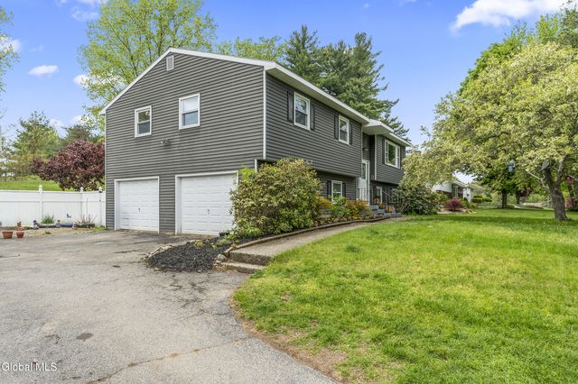 9 Crestmont Drive, Clifton Park, NY 12065