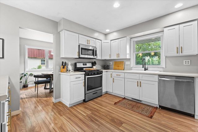 612 Lee COURT, Waukesha, WI 53186