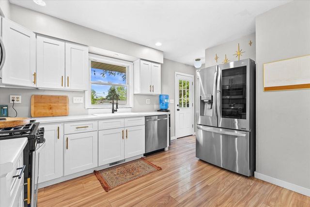 612 Lee COURT, Waukesha, WI 53186