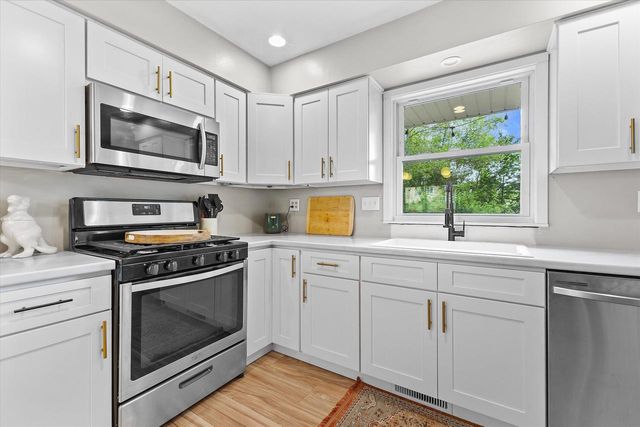 612 Lee COURT, Waukesha, WI 53186