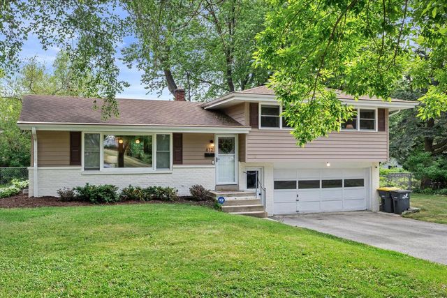 612 Lee COURT, Waukesha, WI 53186