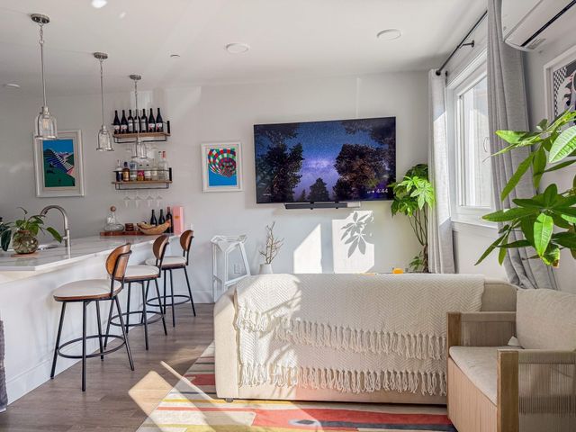 64 Alpine St 103, Boston, MA 02119