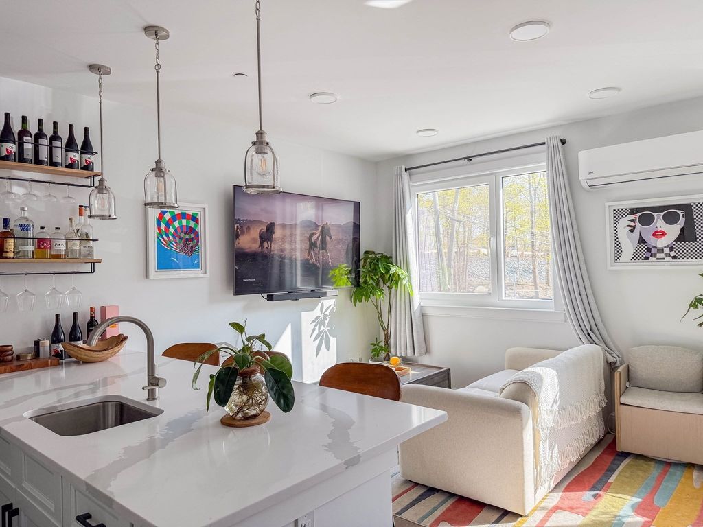 64 Alpine St 103, Boston, MA 02119