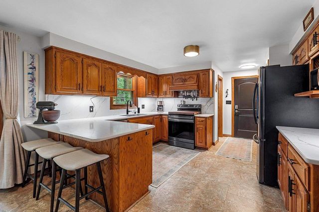 2565 HAZELWOOD LANE, Green Bay, WI 54304