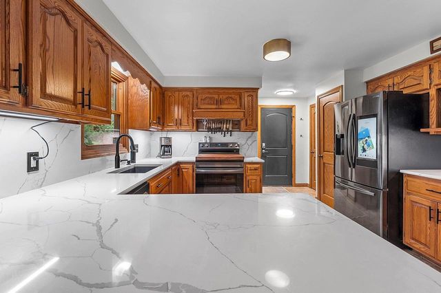 2565 HAZELWOOD LANE, Green Bay, WI 54304