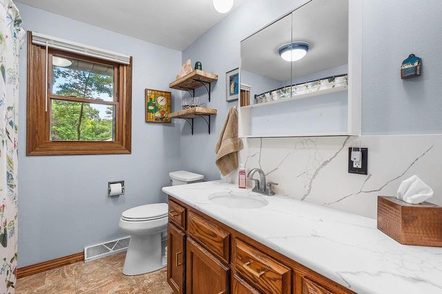 2565 HAZELWOOD LANE, Green Bay, WI 54304