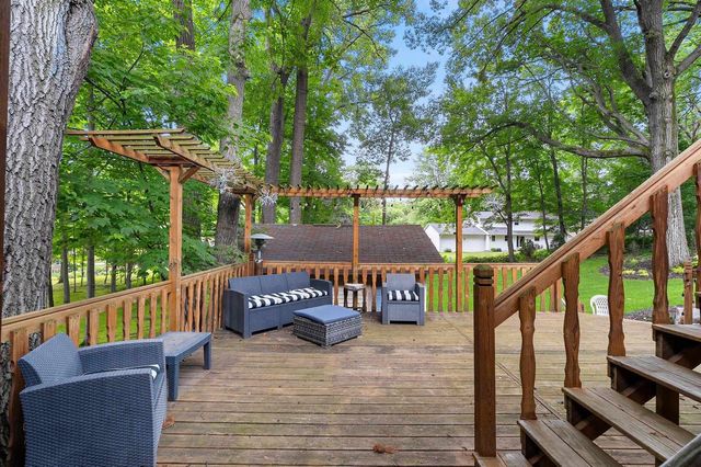 2565 HAZELWOOD LANE, Green Bay, WI 54304