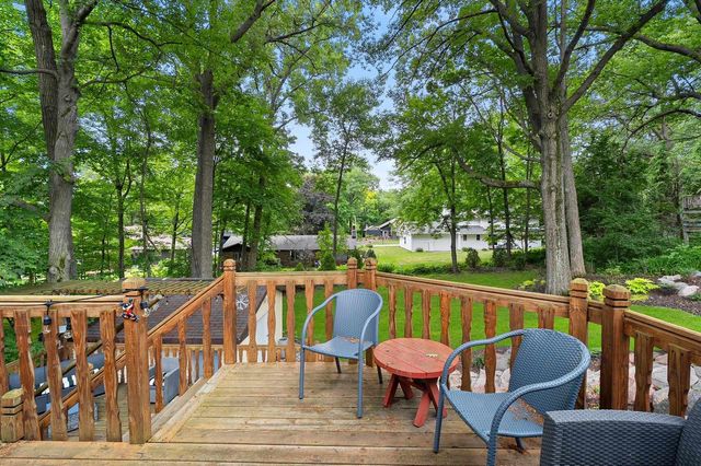 2565 HAZELWOOD LANE, Green Bay, WI 54304