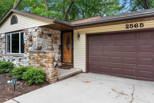 2565 HAZELWOOD LANE, Green Bay, WI 54304