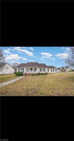 402 Sterling Ridge Drive, Archdale, NC 27263