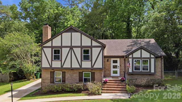 824 Riverwood Road, Charlotte, NC 28270