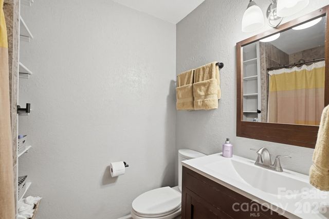 824 Riverwood Road, Charlotte, NC 28270
