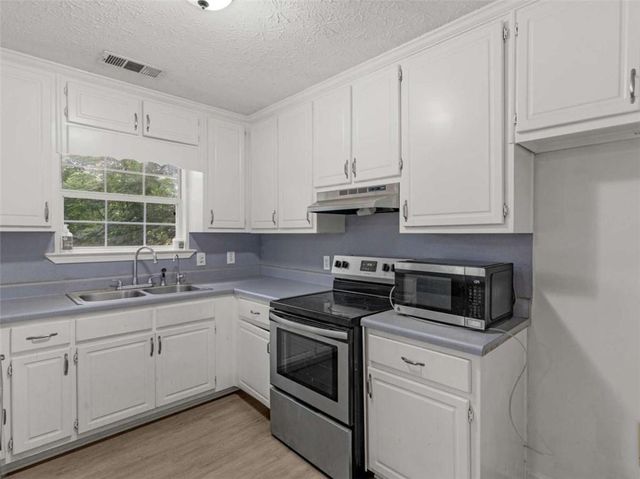 3055 Deerfield Way, Rex, GA 30273