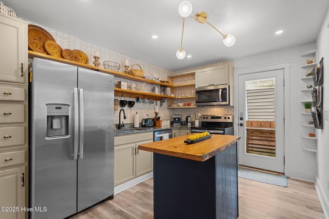1001 N 7th Street, Wilmington, NC 28401