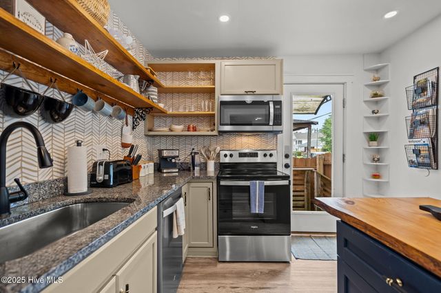 1001 N 7th Street, Wilmington, NC 28401