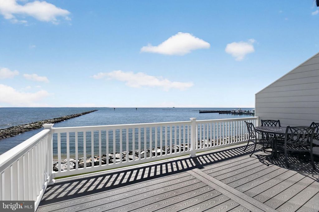 Image 10 of property listing at 8071 WINDWARD KEY DR, Chesapeake Beach, MD 20732