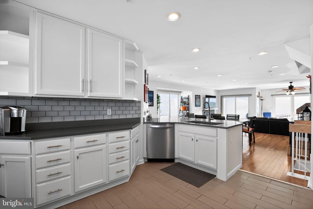 Image 11 of property listing at 8071 WINDWARD KEY DR, Chesapeake Beach, MD 20732
