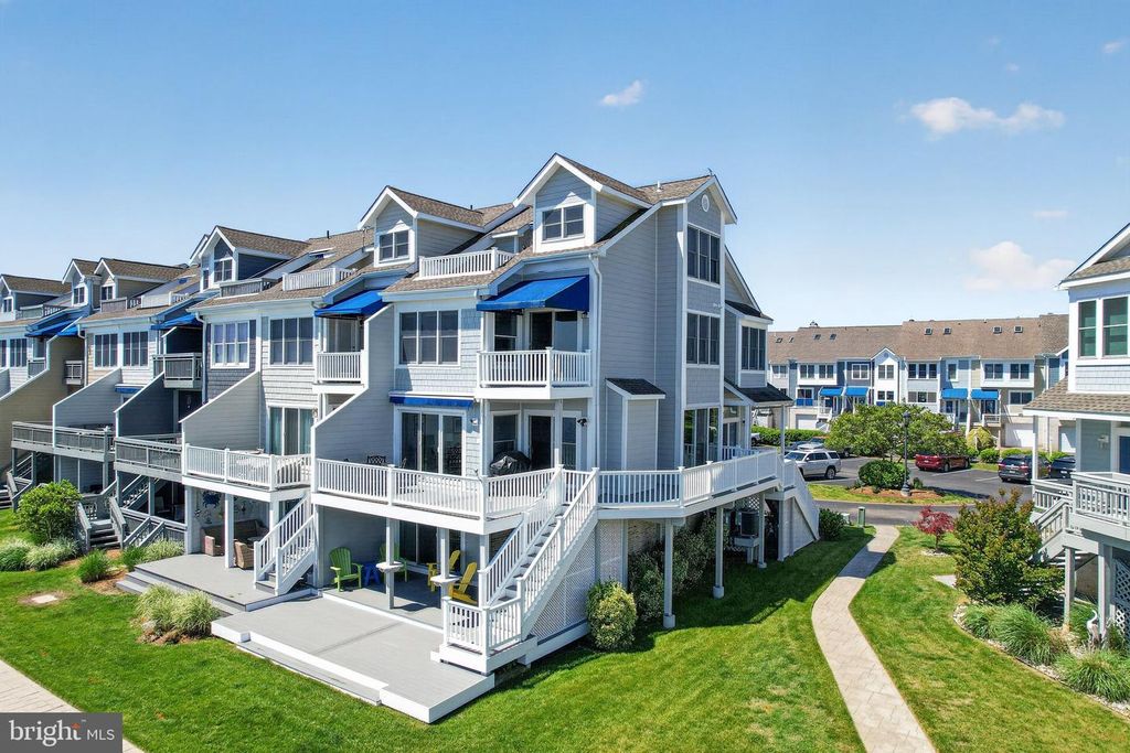 Image 2 of property listing at 8071 WINDWARD KEY DR, Chesapeake Beach, MD 20732