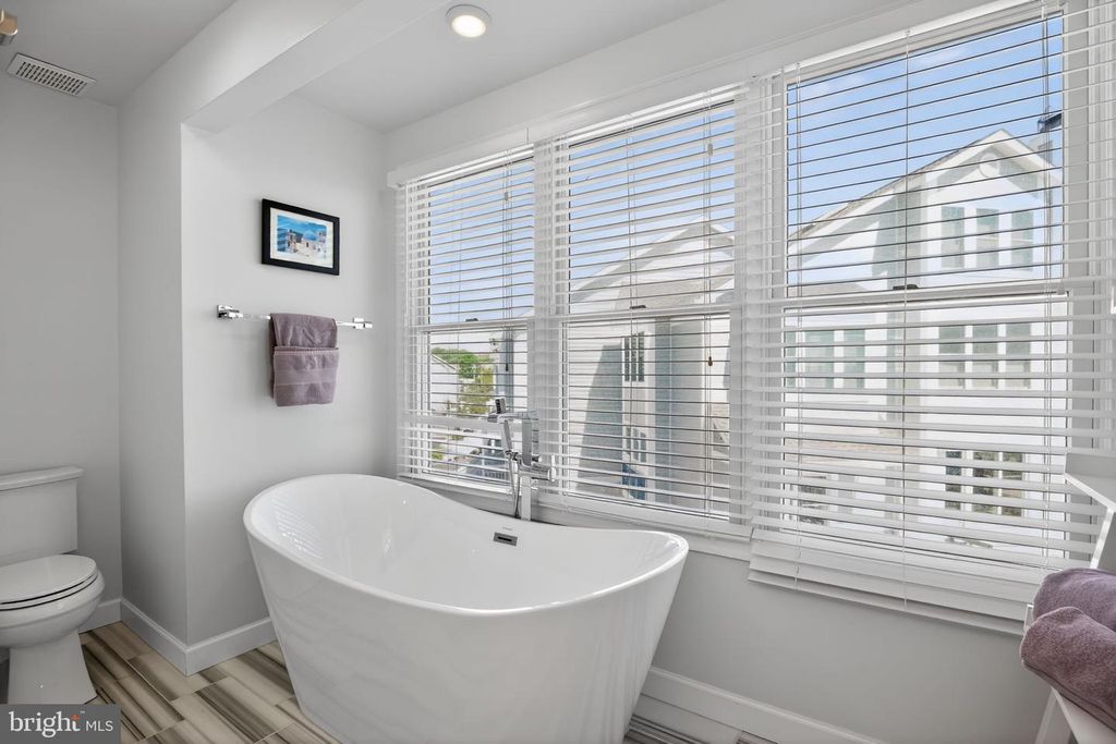 Image 21 of property listing at 8071 WINDWARD KEY DR, Chesapeake Beach, MD 20732